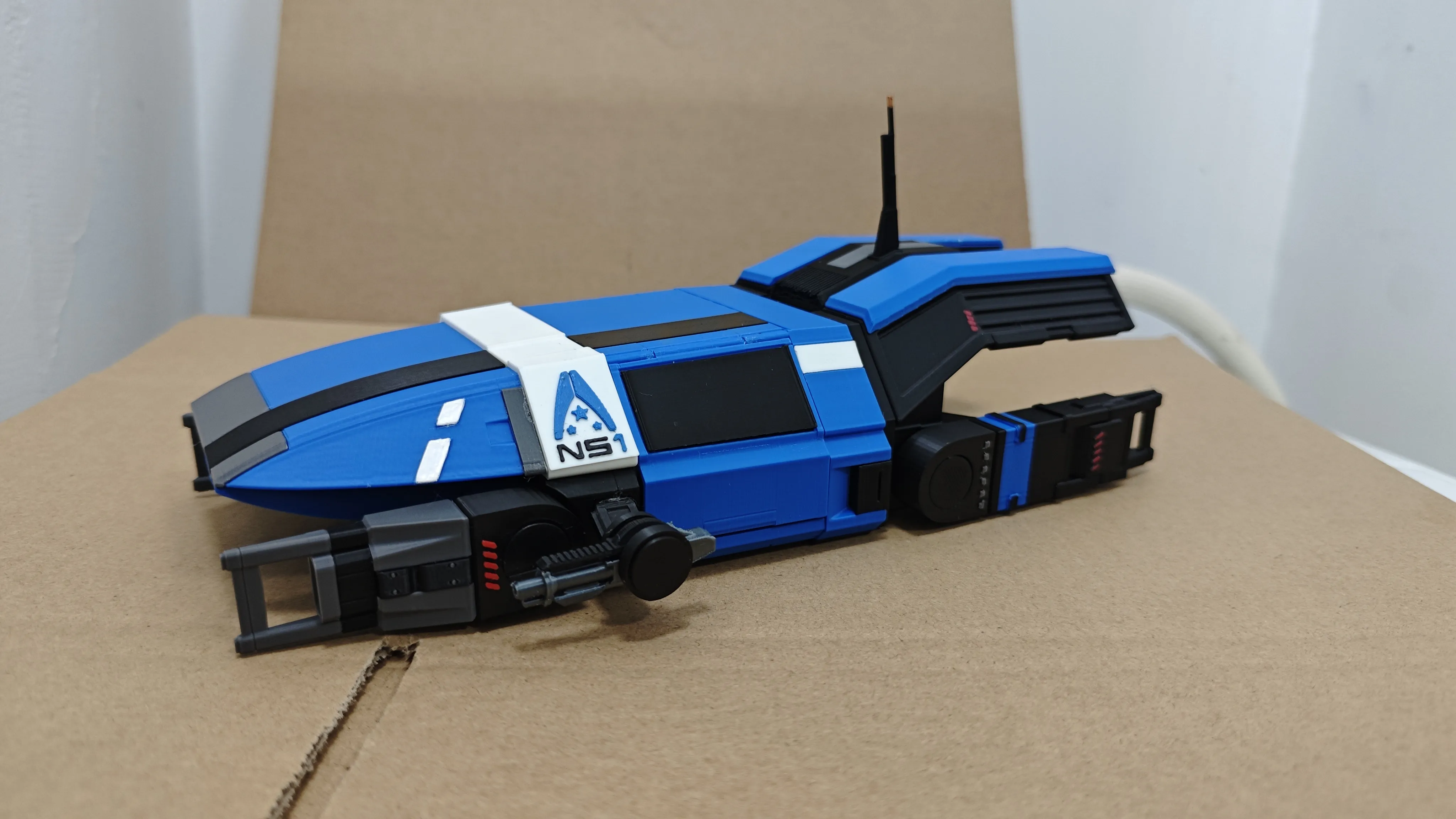 Mass Effect UT-47 Kodiak შატლის მოდელი thumbnail 3